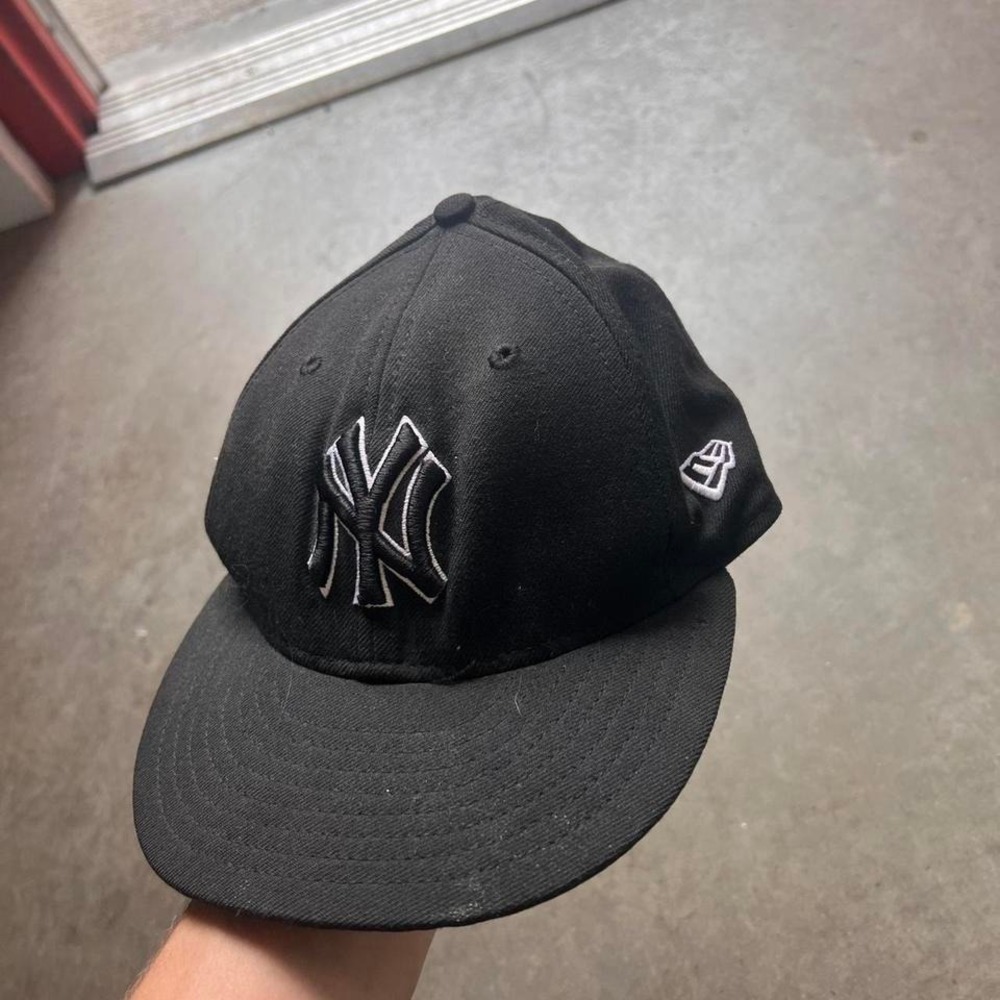 New York Yankees Black and White Fitted Baseball Cap Size: 7 1/8